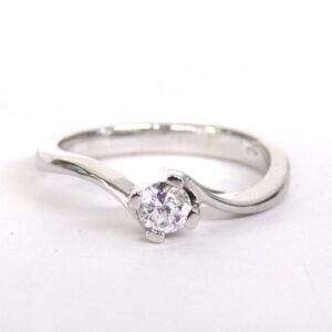 Anello Solitario in oro bianco con zircone